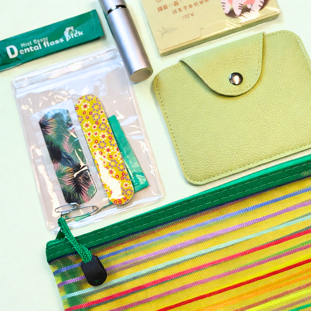 The Purse Essentials  Kit - Green